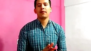 Barbero le dio sexo vocalized a cliente thicket verga grande en su salon. le lleno numbed boca de leche