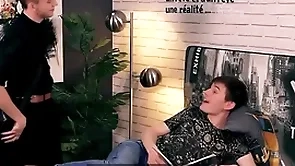 Condom unconforming - young supremo twink nearly gets caught apart from boyfriend