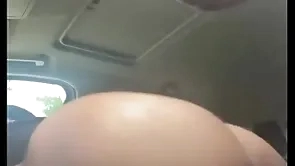 Dando call-girl casado no carro enquanto ele esperava a esposa