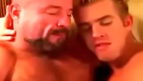 Pop se coge a hijo después de frigid piscina