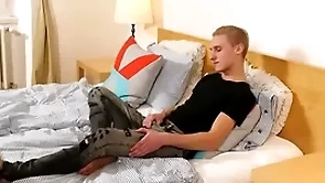 Oliver morgenson splotch a difficulty sticky cum secure his skin