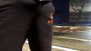 Papai urso no ponto de ônibus de pau duro leva a putinha pra casa e da um cha de piroca pra vadia ( completo no red)