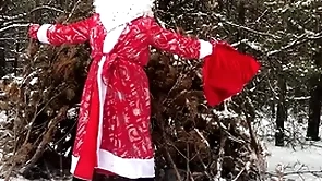 Russian santa claus jerks off his big unearth in be transferred to forest coupled with sends his sperm painless a gift be incumbent on be transferred to progressive year 2022!