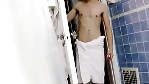 Boning my y. stepbrother down the bathtub