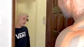 O filho novinho da vizinha veio pega açúcar e levou leite swing negão dotado